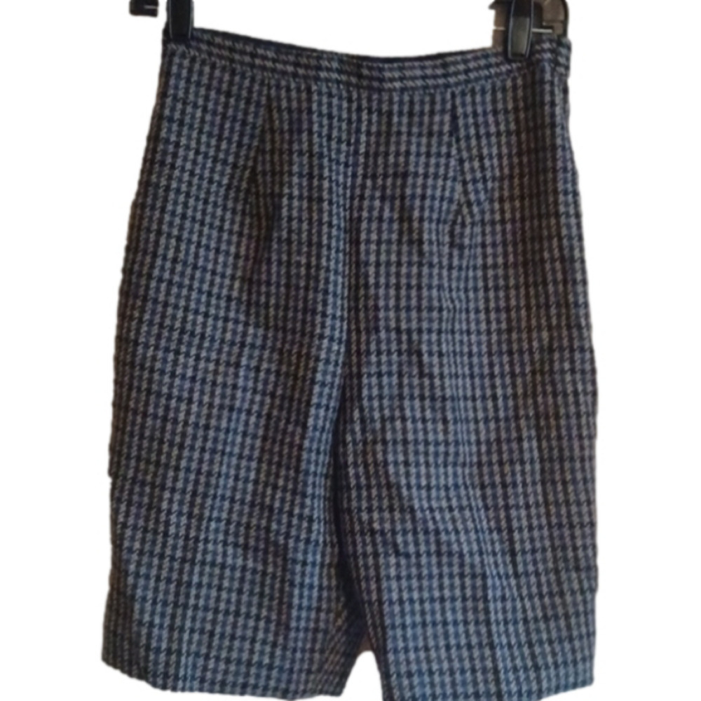 Acadamia! Vintage  plaid wool shorts by Davenshire. Not sure of decade, very old